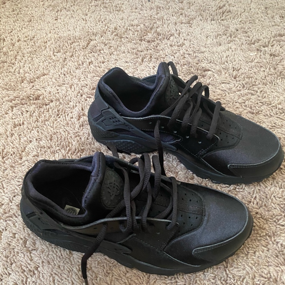 Black huaraches